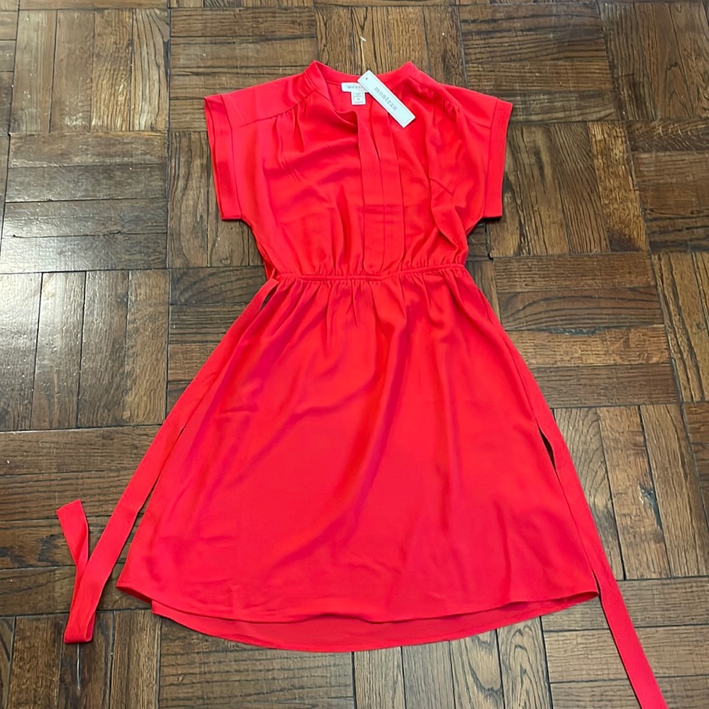Cute flowy dress, Small, NWT perfect for spring/summer!!